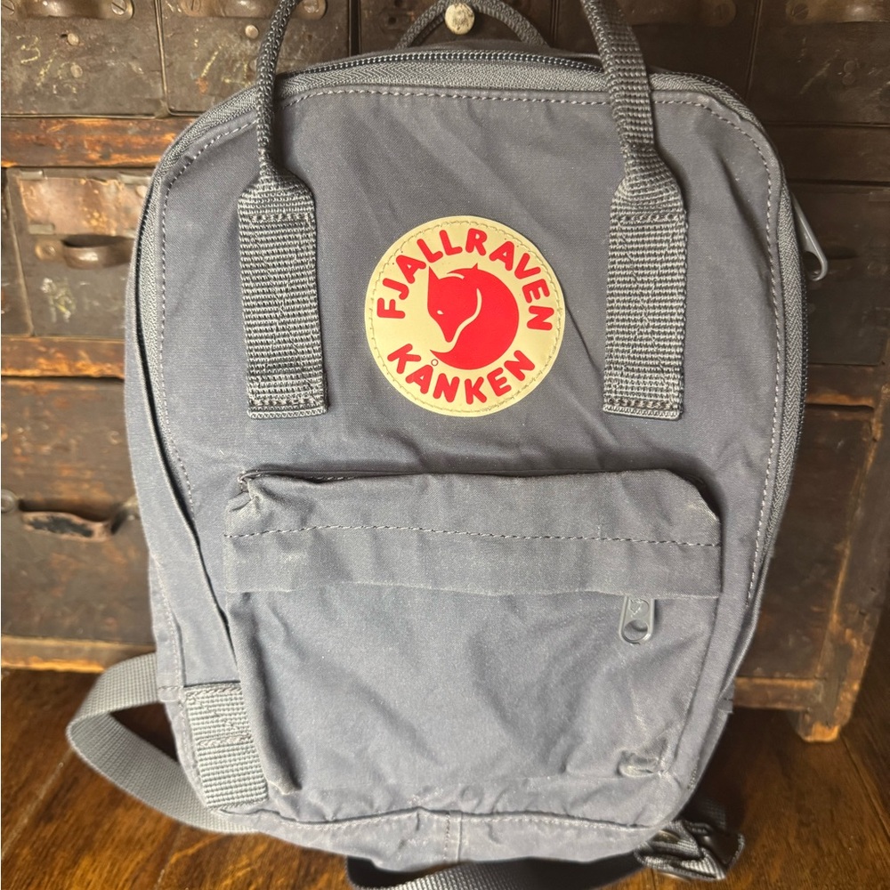Fjallraven Kånken Backpack in Charcoal